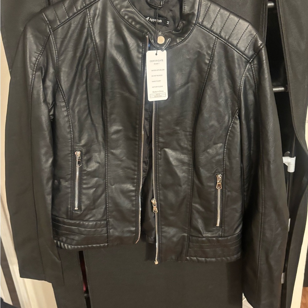 Apple Bottoms Sleek Black Leather Jacket